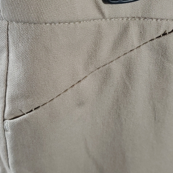 CHICO'S Secret Stretch waist and cropped straight leg pants in a size 10 - Picture 7 of 12